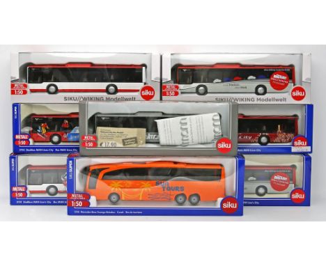 8 Modellautos "Busse", Siku, 1:50. 7x MAN und 1x Mercedes-Benz. Verschiedene Ausführungen. Je in Originalverpackung. Unbespie