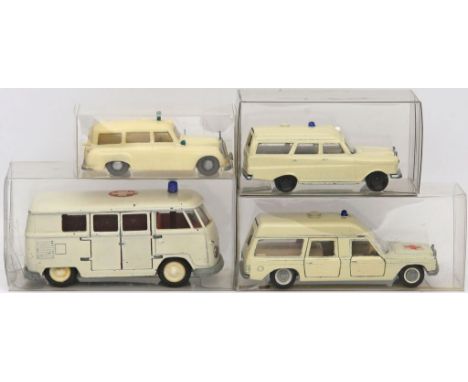 4 Modellautos "Krankenfahrzeuge", Siku, Gama, verschiedene Maßstäbe. Gama Mini-Mod 955 VW Bus, 1:43. Siku "Binz Krankenwagen"