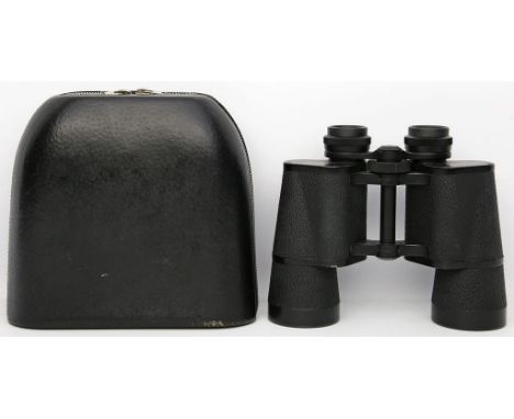 Fernglas, Carl Zeiss Jena. Modell "Pentekarem 15x 50". Schwarz genopptes Metall. Gebrauchsspuren. L. 17,5 cm. In schwarzer Um