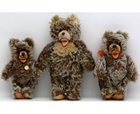 3 Zottys. Verschiedene Hersteller und Ausführungen, 1x aus Österreich, 2x wohl Teddy Hermann. L. bespielt. 60er/70er Jahre. H