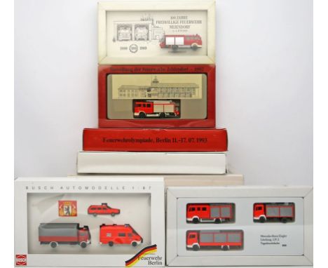10 Sets Modellautos "Feuerwehr", 1:87. Darunter Herpa, Rietze, Wiking, Roskopf, Busch. Enthalten 28 Modellautos. Verschiedene