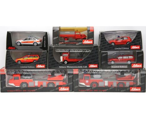 8 Modellautos "Feuerwehr", Schuco, 1:43. Verschiedene Hersteller und Ausführungen. Je in Originalverpackung bzw. Kunststoffbo