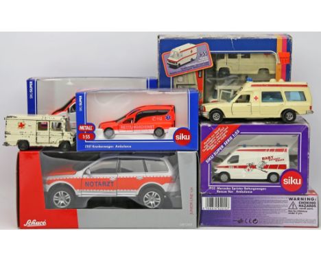 10 Modellautos "Krankenfahrzeuge", Schuco, Siku, Corgi, verschiedene Maßstäbe. Verschiedene Hersteller und Ausführungen. Daru