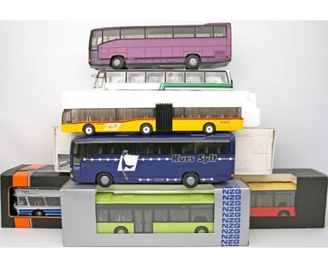 8 Modellautos "Busse", Ixo, Neo, Nzg, Siku, überwiegend 1:43. Verschiedene Hersteller und Ausführungen. Je in Originalverpack