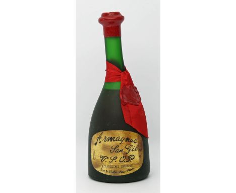 Flasche "Armagnac San Gil, V.S.O.P.". Frankreich. Mattierte Glasflasche mit Wachsverschluss. 70 cl., 40 % Vol.