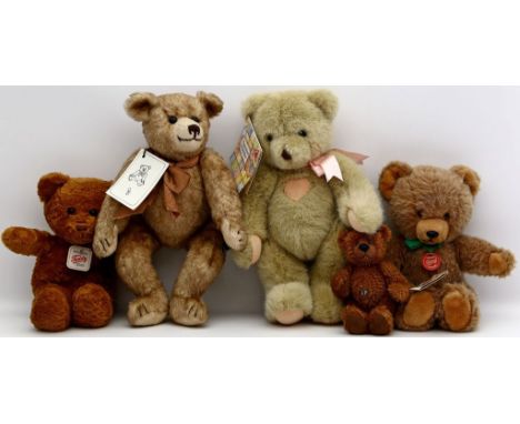 5 div. Teddybären. Verschiedene Hersteller und Ausführungen, dabei 2x Teddy-Hermann. Nahezu unbespielt. Ende 20./Anf. 21. Jh.