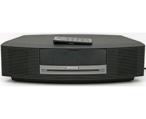 Stereoanlage "Wave", Bose. Schwarzes Kunststoffgehäuse mit Fernbedienung und CD-Laufwerk. Funktion nicht geprüft. 20./21. Jh.