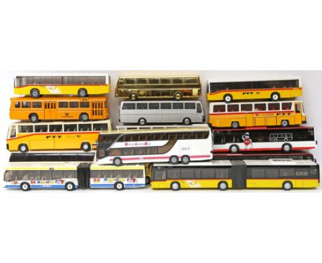 15 Modellautos "Busse". Verschiedene Maßstäbe. Verschiedene Hersteller und Ausführungen. Darunter Siku, Conrad, Tekno. Um 1:5