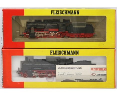 2 Dampfloks mit Tender, Fleischmann H0. Art.-Nrn. 4156 und 4160, für Gleichstrombetrieb, Funktion nicht geprüft. Je in Origin