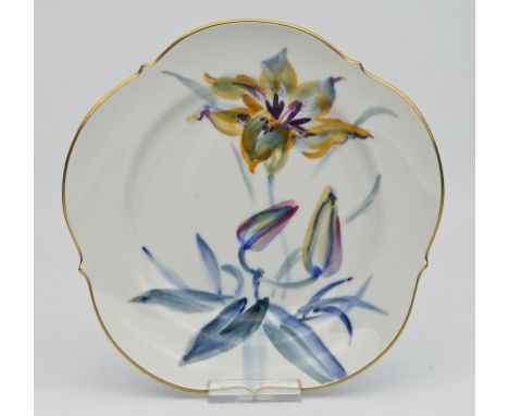 Dessertteller, Meissen, "Großer Ausschnitt". Bunte Blumenmalerei mit Unterglasurblau. Goldrand. Schwertermarke Meissen, 20. J