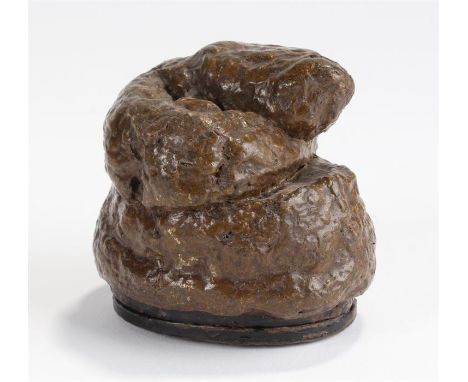 Victorian novelty animal droppings snuff box, of naturalistic form, the base with a hinged reeded lid, 6cm high