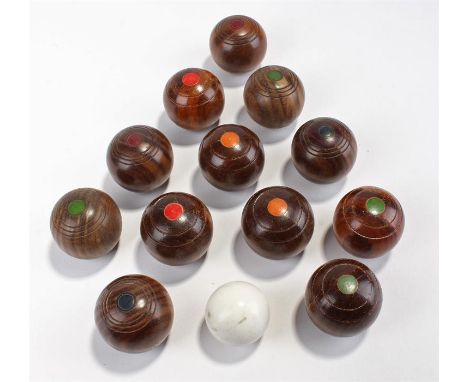 Set of mini-bowls, the turned bowls with coloured markers, together with a ceramic jack (13)