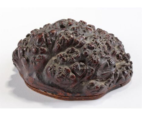19th Century Scottish burr wood table snuff box. The top with a natural burr dome, with a Scottish tavern scene to the hinged