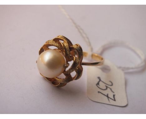 18ct gold and pearl set ring approx size Q  4.1g    