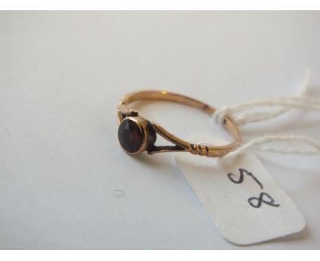 9ct solitaire garnet ring 1.7g      