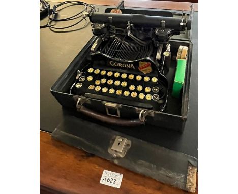 Corona vintage typewriter, in original fitted case. (B.P. 21% + VAT)