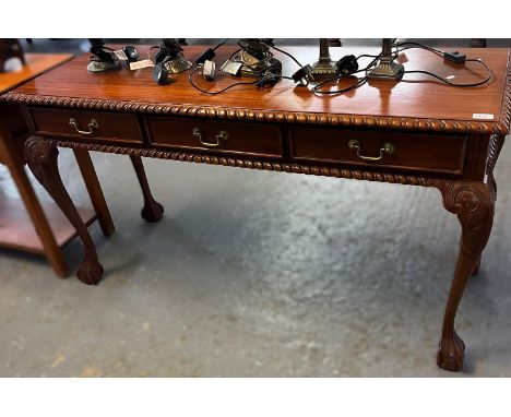 Chippendale style mahogany rope edged three drawer side table on cabriole legs with ball and claw feet. 140x50x77cm approx. (