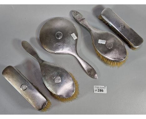 Bag comprising silver mounted ladies' vanity items including: hand mirror and hair brushes. (5)  (B.P. 21% + VAT)