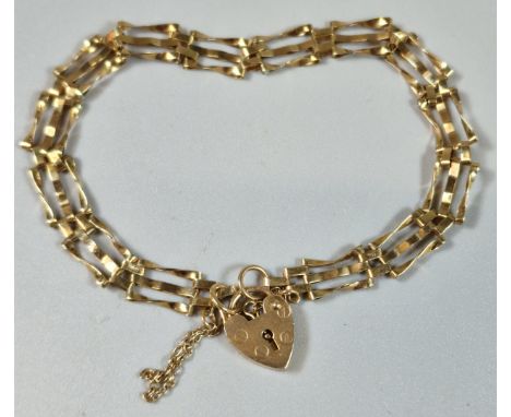 9ct gold three bar gate bracelet with heart shaped padlock. 3.6g approx. (B.P. 21% + VAT)