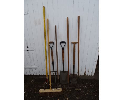 Garden tools to include shovels and hoes etc&nbsp;
