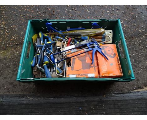 Tray of tools to include hammer and screwdrivers etc&nbsp;