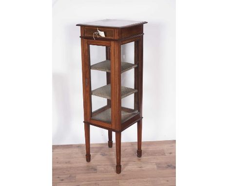An Edwardian inlaid mahogany four-glass display cabinet with single drawer to the top above glazed panel door enclosing shelv