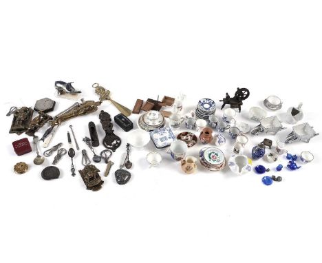Miscellaneous Collectables, including: a late Victorian silver heart shaped box bearing import marks for Samuel Boyce Landeck