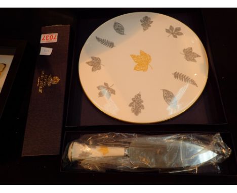 Royal Worcester boxed cake plate and cake knife 