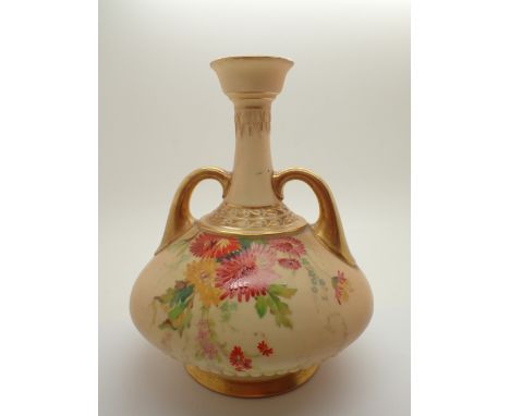 Royal Worcester twin handled vase in the Blush Ivory pattern H: 17 cm