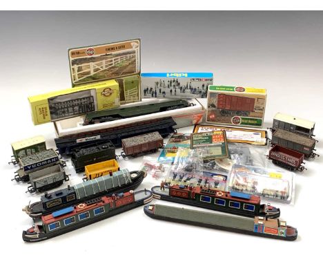 OO Gauge Engine, Wagons &amp; Accessories - Comprising a LIMA Western Class diesel hydraulic 'Western Pioneer', 10 wagons by 