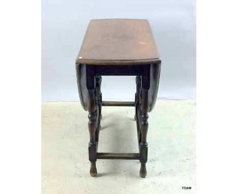 Oak gate leg table on turned legs 70x100x40cm opened 70x100x120cm
