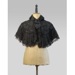 Spitzencape: Schwarzes Spitzencape