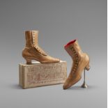 Stiefel: Zierliche Knopfstiefel