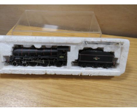 A 00 GAUGE BACHMANN STEAM LOCOMOTIVE WITH TENDER BR 61132 4-6-0-