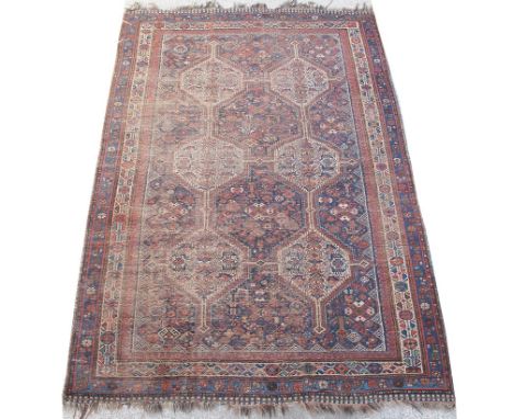 Iranian carpet early 20th century. With geometric patterns. L290cm, W200cm.
Reserve:€100.