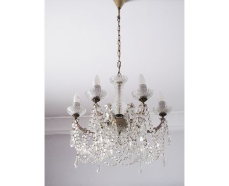 Georgian style six branch chandelier with facet cut crystal drops. The lamp shades are not included. H55cm, W50cm.
Reserve:€1