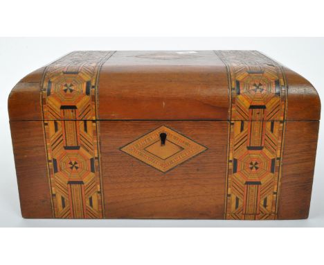 An early 20th Century Tunbridge inlaid mahogany jewellery chest box / tea caddy. Of rectangular form with two inlaid banding 