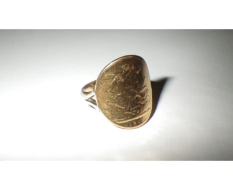 A yellow metal and gold sovereign dress ring