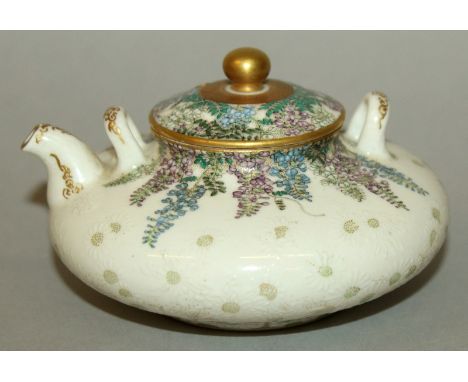 A GOOD QUALITY JAPANESE KINKOZAN SATSUMA EARTHENWARE KETTLE & COVER, the sides of the flattened body decorated in slightly ra