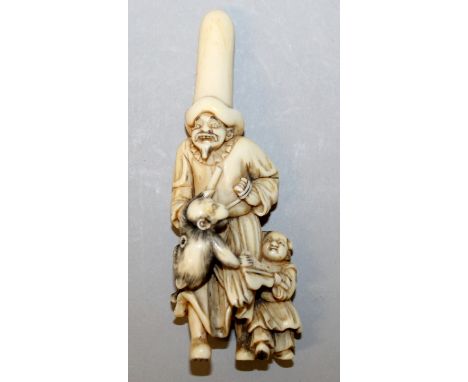 A RARE & FINE QUALITY JAPANESE EDO/MEIJI PERIOD IVORY NETSUKE OF A DUTCHMAN, the grimacing foreigner wearing an exaggeratedly