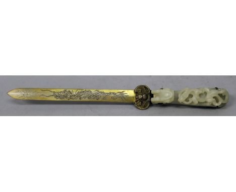 A GOOD QUALITY EARLY 20TH CENTURY CHINESE GILDED SILVER-METAL PAPER KNIFE WITH A PALE CELADON JADE BELT HOOK HANDLE, the belt