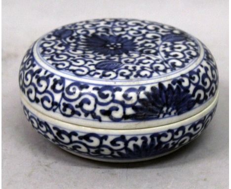 A CHINESE KANGXI PERIOD BLUE & WHITE SHIPWRECK PORCELAIN BOX & COVER, circa 1700, each piece painted with scroll and leaf ste