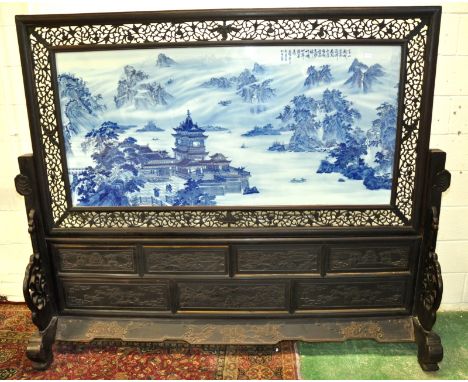 A VERY LARGE CHINESE BLUE & WHITE PORCELAIN AND HARDWOOD FLOOR SCREEN, the porcelain decorated with an elaborate mountainous 