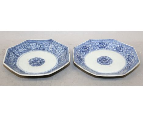 A PAIR OF EARLY 18TH CENTURY CHINESE KANGXI/YONGZHENG PERIOD BLUE & WHITE PORCELAIN OCTAGONAL SAUCERS, each painted with repe