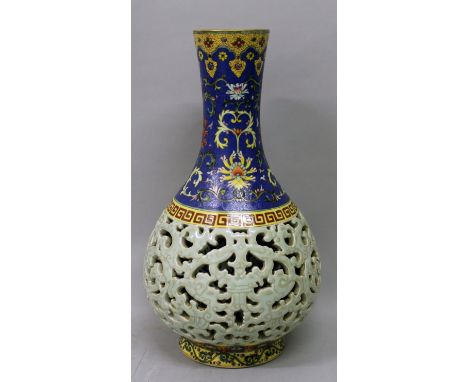 A FINE QUALITY CHINESE FAMILLE ROSE RETICULATED PORCELAIN VASE, the sides with a pierced celadon design of archaic confrontin