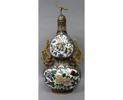 A GOOD QUALITY 20TH CENTURY CHINESE CLOISONNE DOUBLE GOURD VASE & COVER, the sides decorated with various detailed panels of 