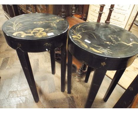 Companion pair of circular top lamp tables 
