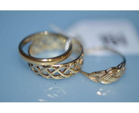 A yellow metal eternity ring stamped 375, ring size X; a 9ct. gold knot pattern ring, ring size T; and a 22ct. gold wedding b