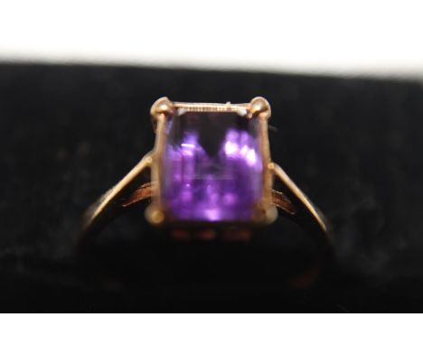 A 9ct gold &amp; amethyst ring 2.4 grams size K 1/2