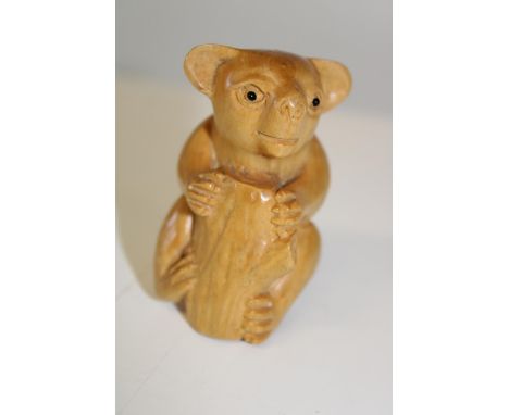 A carved boxwood netsuke 